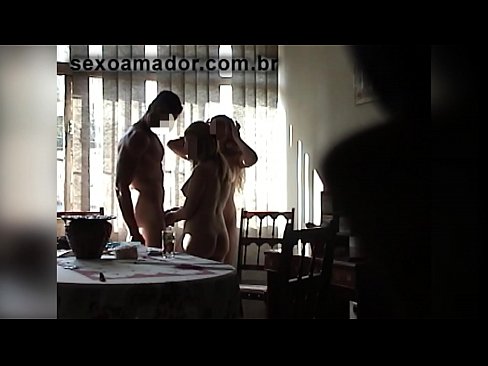 ❤️ جنسی دوست ایک دیو آدمی اور اس کے ساتھ ایک تھریسم کو مدعو کرتے ہیں۔ سیکس ❌